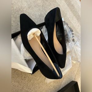 Banana Republic black women’s suede flats-brand new with box